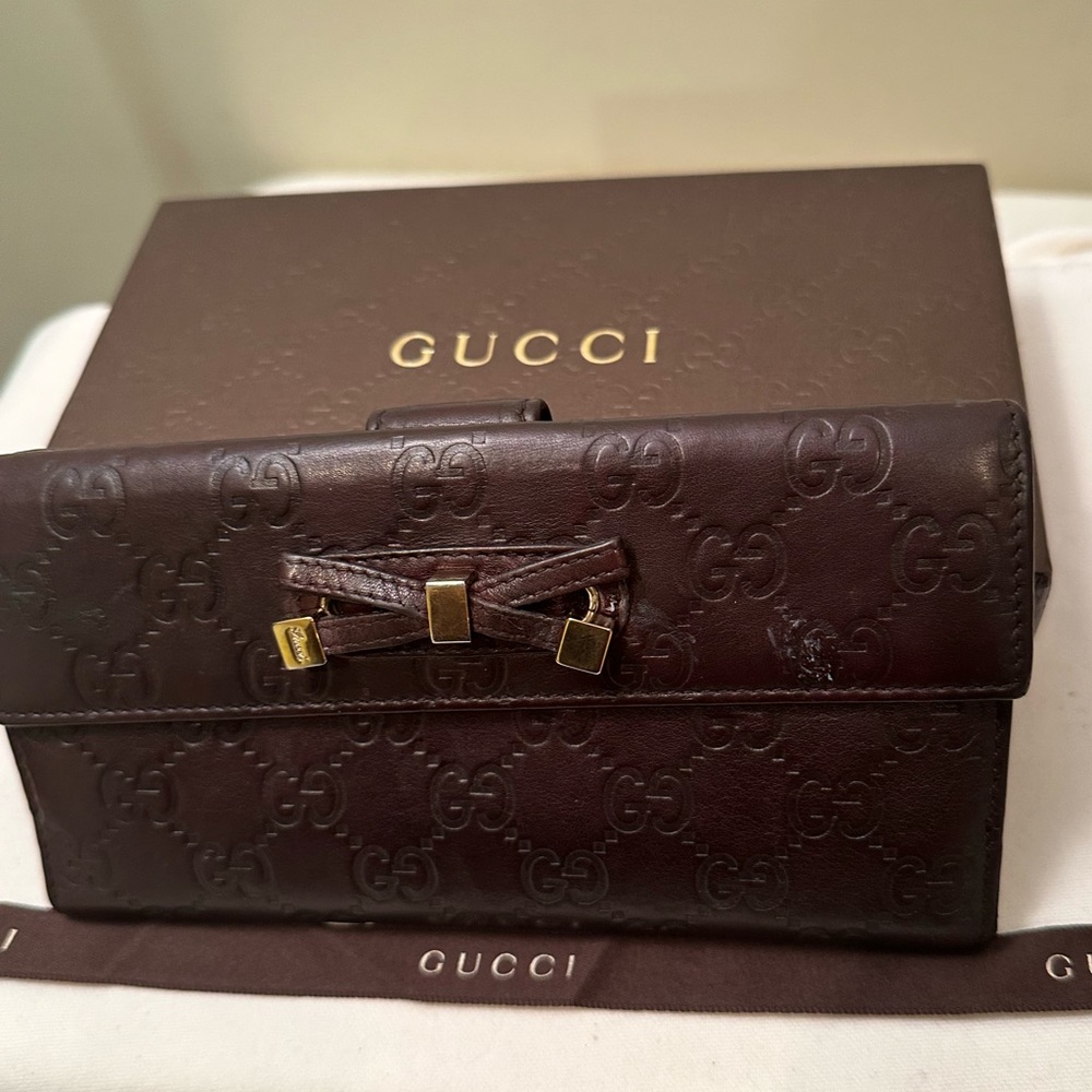 GUCCI Ssima GG wallet in EUC brown leather with monogram on leather see pic